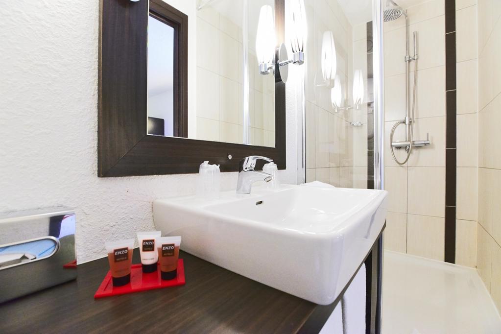 The Originals City Hotel La Verriere-Yvelines Zewnętrze zdjęcie